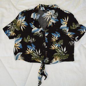 Boutique women's tropical cropped tie front